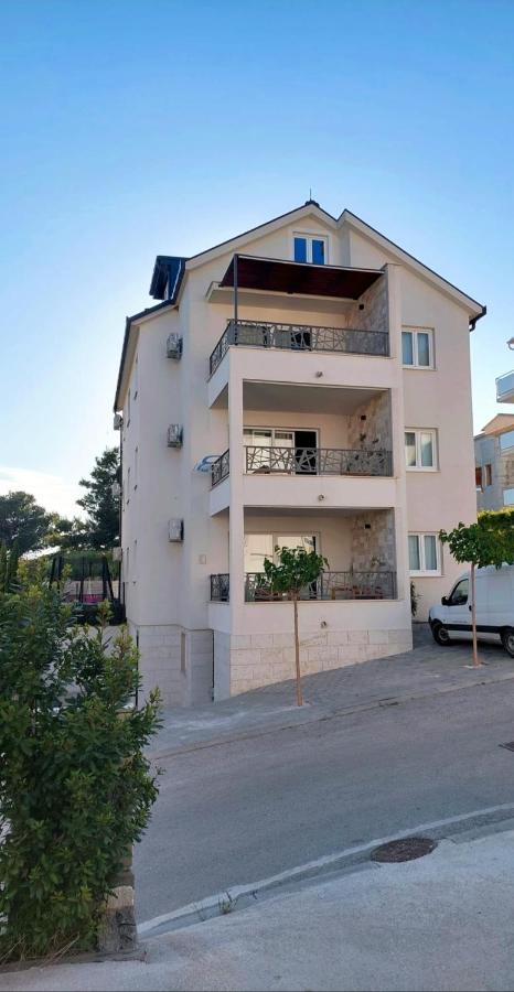 L & L Apartmani Bol Exterior foto